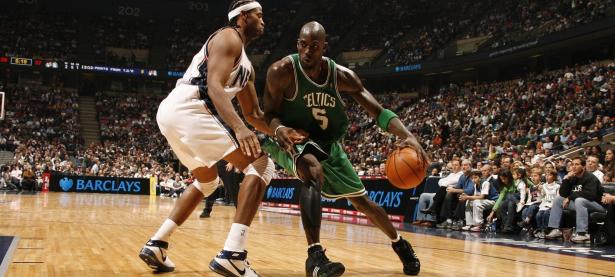 IM竞技-蓝黄狂潮下的红影，巴西的华丽碾压，与库尔图瓦那场孤独的非典型失败