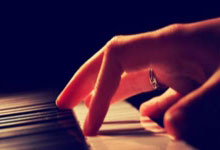 LOL直播-澳网鏖战拉沃尔杯，德约科维奇带队取胜