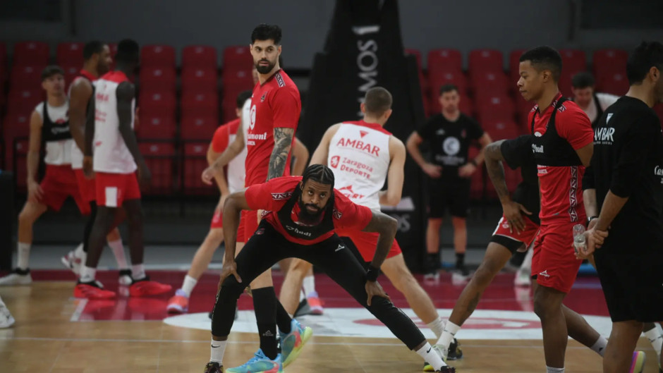 萨拉戈萨后卫连续出现失误,球队失守的简单介绍 萨拉戈萨后卫连续出现失误,球队失守的简单介绍