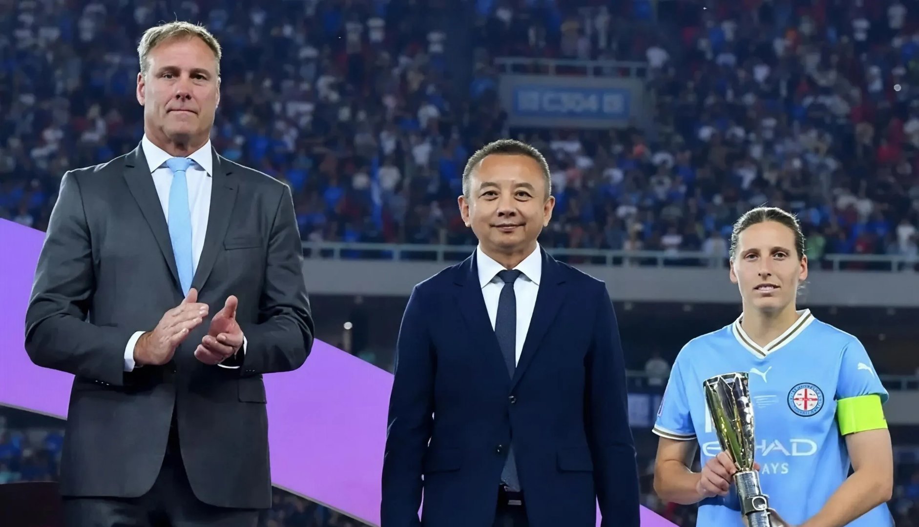 意甲赛后球员齐赞教练，团队合作信誉不减的简单介绍