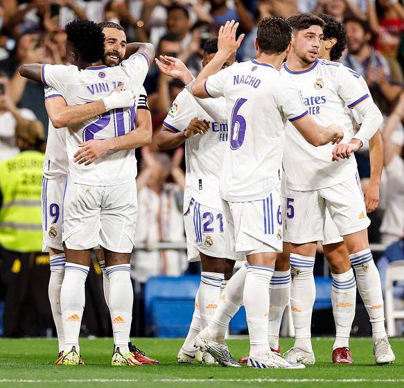 那不勒斯血洗莱比锡红牛，罗德里戈完成帽子戏法的简单介绍